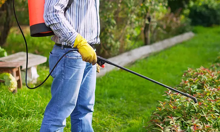 Garden Pest control [man